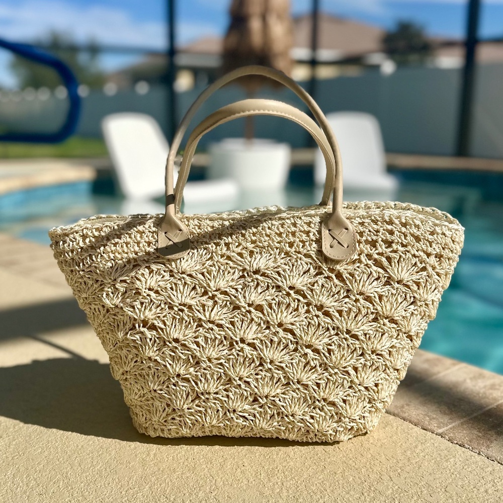 Fashion One, Shell-Crochet Straw Beach Bag/ Tote - Picture 2 of 8